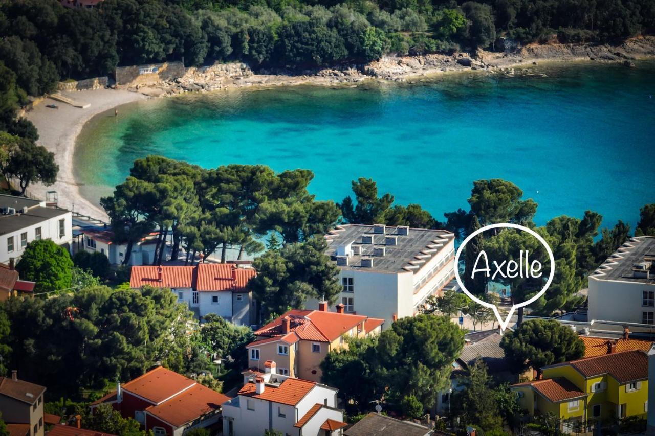 Axelle 50 Meters To The * Banjole